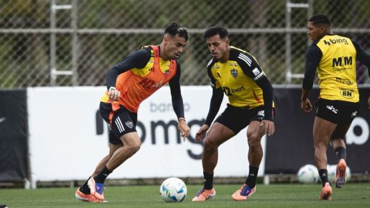 Jogadores do Atlético em ação no CT Joaquim Grava, do Corinthians