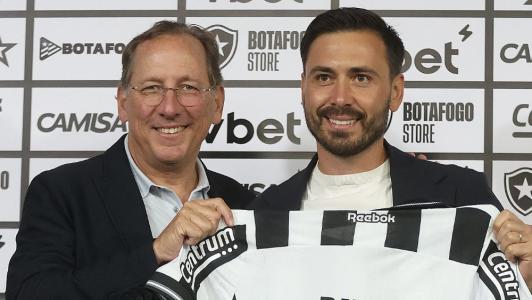 John Textor (à esq.) ao lado de Davide Ancelotti (à dir.)