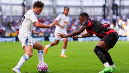 Milan e Leeds United empatam em partida amistosa na Irlanda
