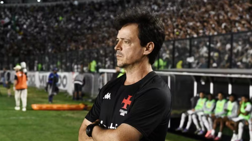 Diniz exalta torcida do Vasco em vitória sobre o Cruzeiro e elogia atuação defensiva