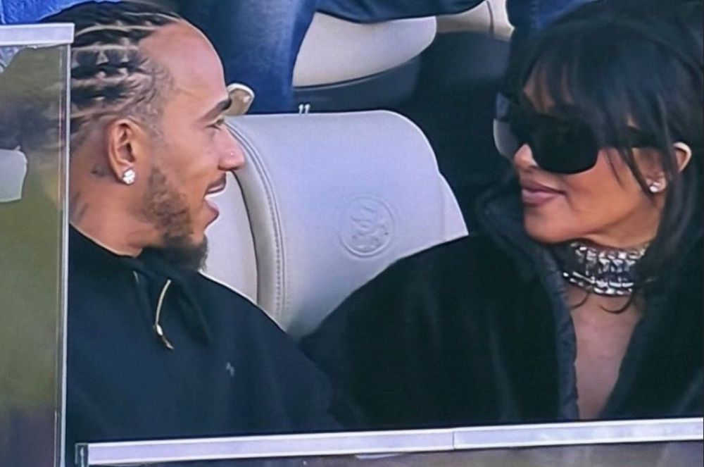 Lewis Hamilton e Kim Kardashian acompanham juntos o Super Bowl LX