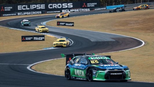 Carros da Stock Car em ação na sétima etapa da temporada, em Mogi Guaçu