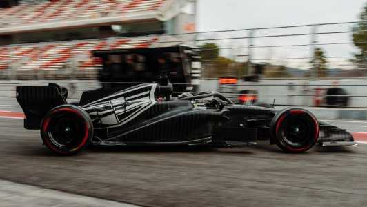 Cadillac em ação durante shakedown da Fórmula 1 em Barcelona