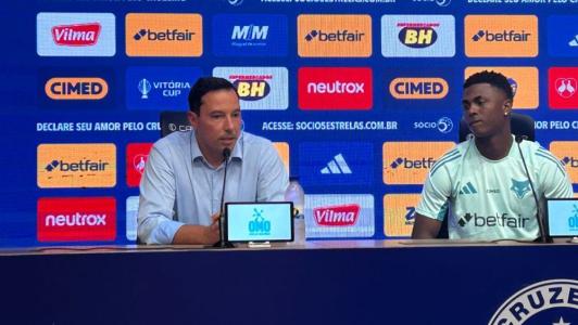 Pedro Junio e Néiser Villareal em apresentação do Cruzeiro na Toca da Raposa