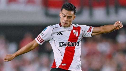 Fausto Vera em ação pelo River Plate contra o Tigre