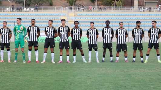 Jogadores da categoria sub-20 do Atlético antes de jogo contra o Flamengo, pela Copa do Brasil Sub-20