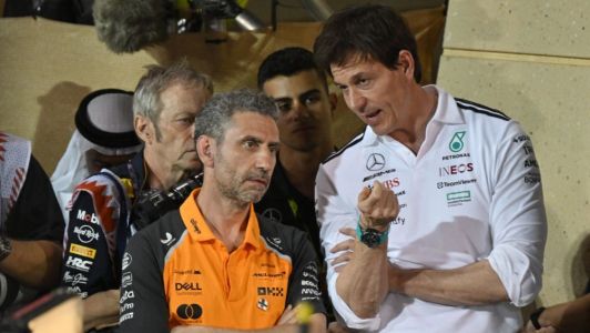Toto Wolff, chefe de equipe da Mercedes, e Andrea Stella, chefe de equipe da McLaren