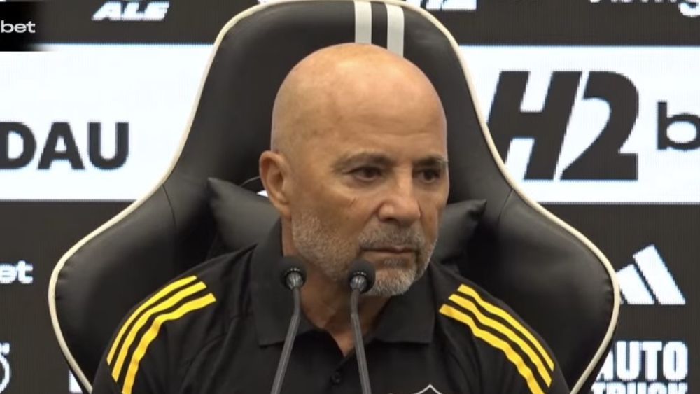 Sampaoli abre o jogo sobre utilização de Veneno nesta temporada e faz comparação