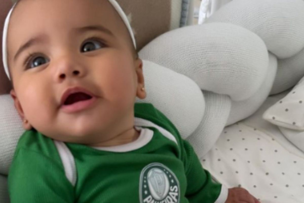 Filha de Neymar aparece com camisa do Palmeiras às vésperas de final contra o Santos
