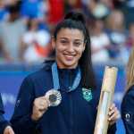 Medalhista olímpica é homenageada em cidade do interior de Minas Gerais