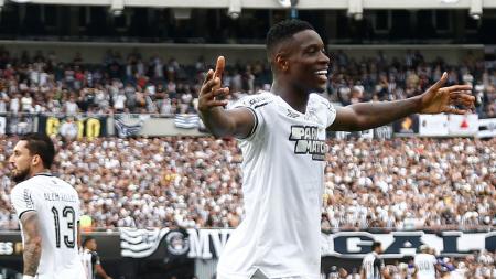 Luiz Henrique comemora gol pelo Botafogo em final da Libertadores 2024