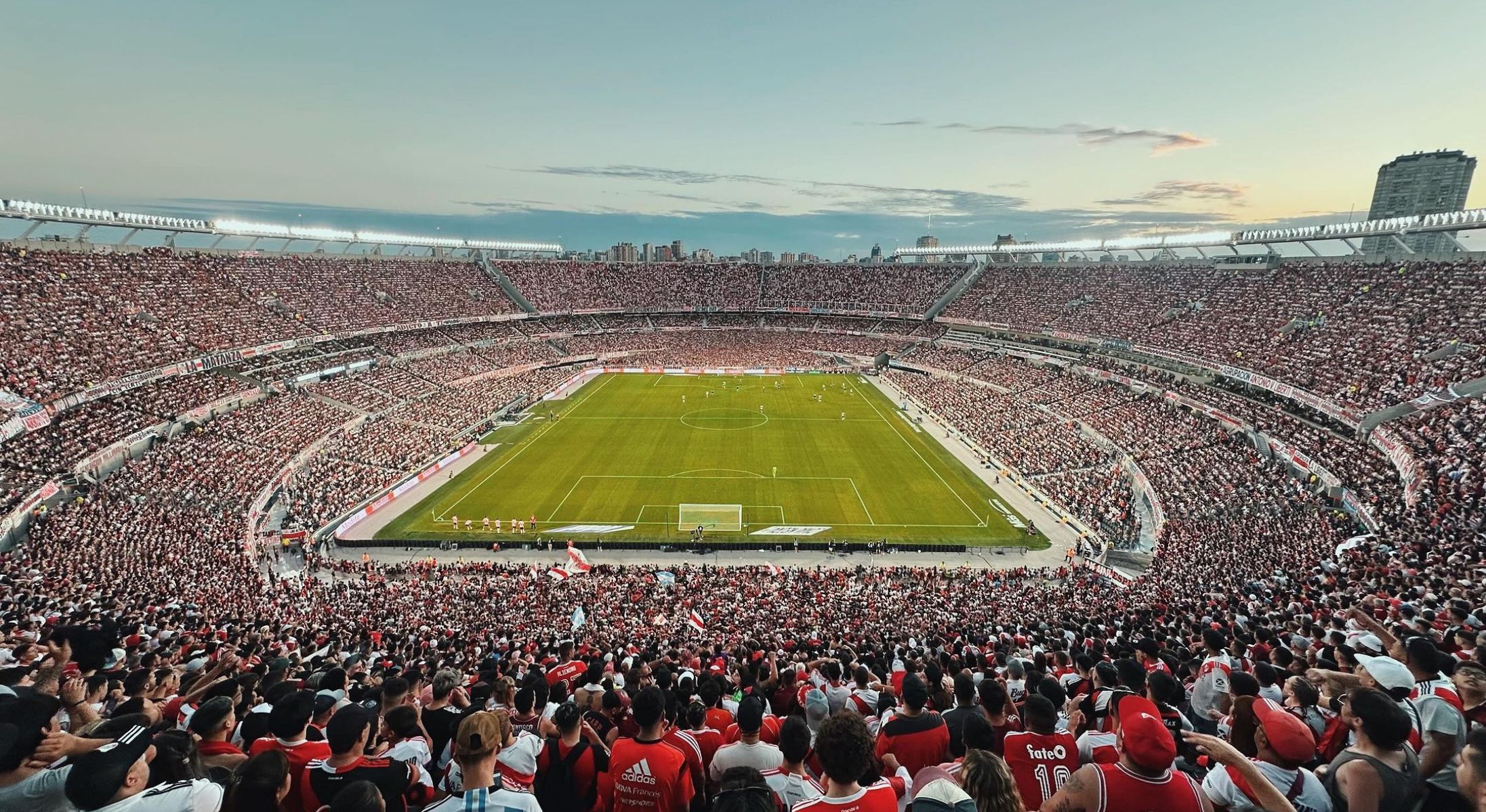 Brasileiros fazem 'pressão' contra estádio alvo para final da Libertadores, diz jornal