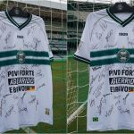 Coritiba leiloa camisas para arrecadar fundos para as vítimas de enchentes no RS