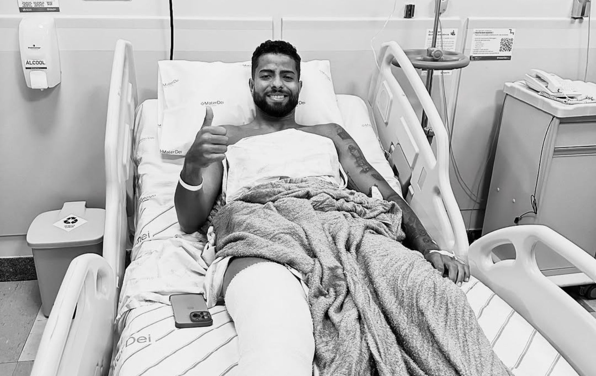 João Marcelo, do Cruzeiro, se manifesta após passar por cirurgia no joelho