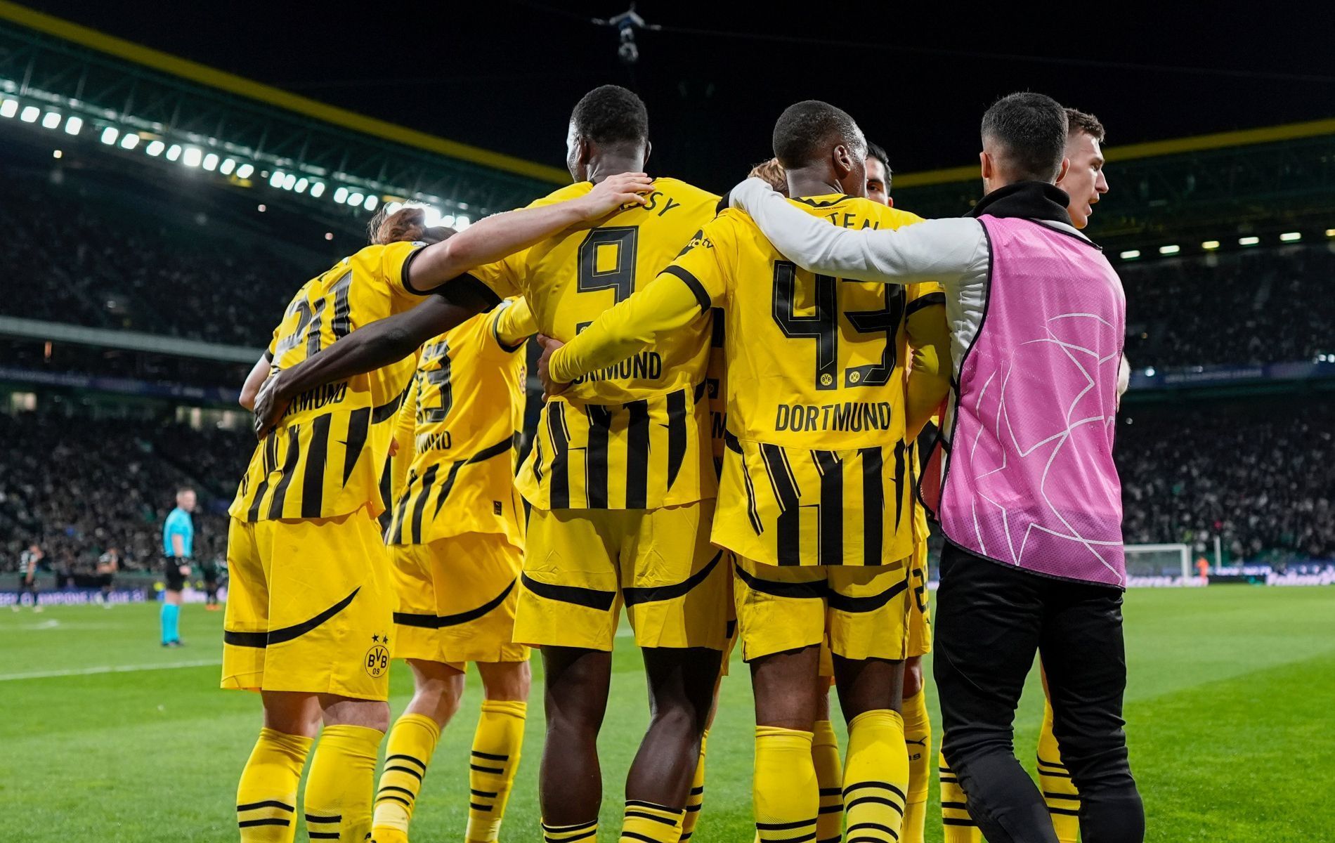 Borussia Dortmund goleia Sporting e se aproxima das oitavas da Champions League