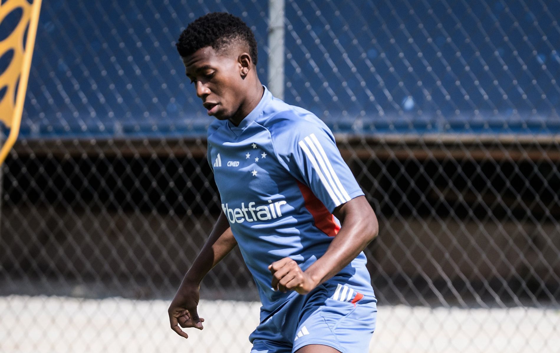 BID 'antecipa' clubes e oficializa empréstimo de jovem do Cruzeiro ao América