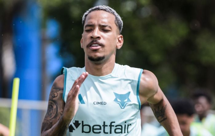 Matheus Pereira durante treinamento pelo Cruzeiro