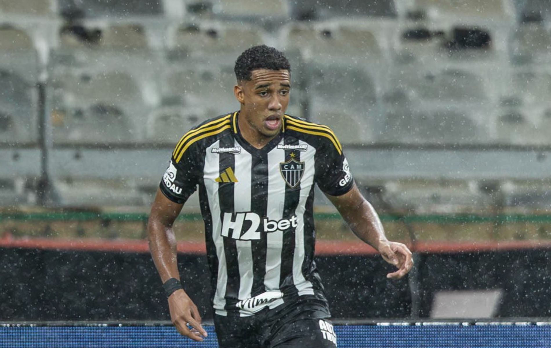 Dirigente do Atlético abre o jogo sobre negociação com Vasco por Palacios