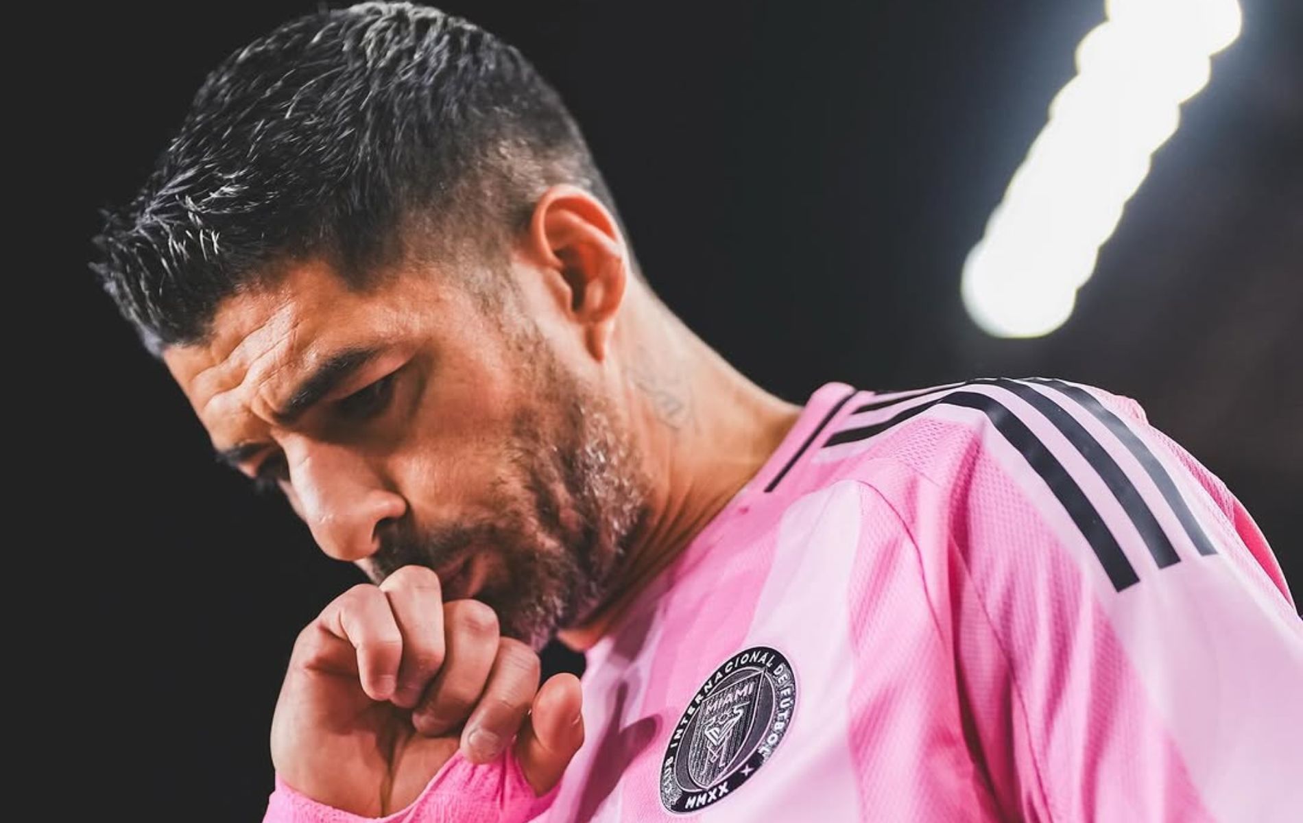 Multicampeão pelo United anuncia estreia no MMA e desafia Suárez para luta