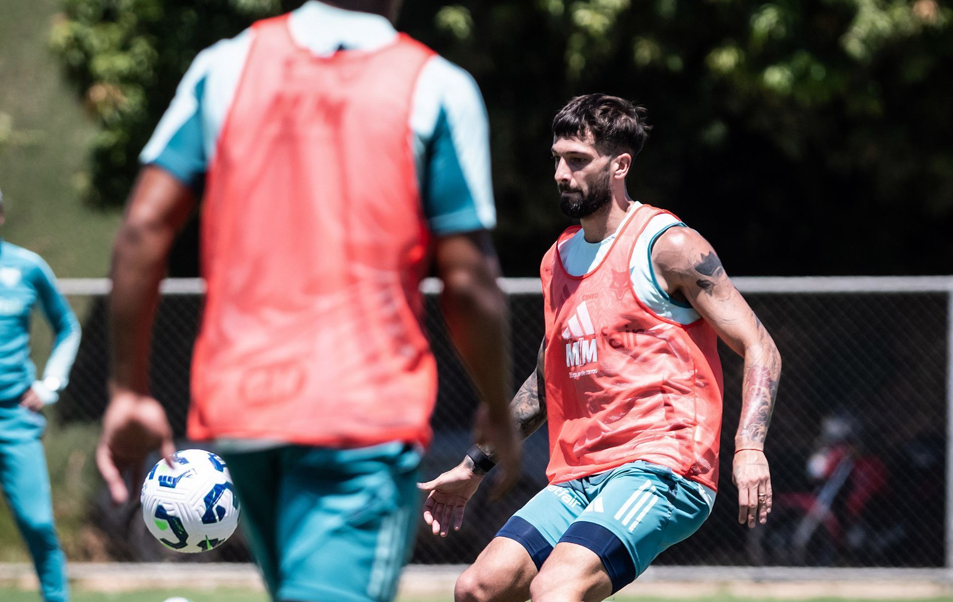 Atacante do Cruzeiro evolui e é novidade em reapresentação do elenco