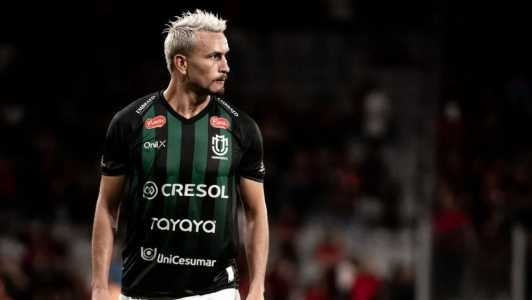 Léo Ceará em jogo do Maringá-PR