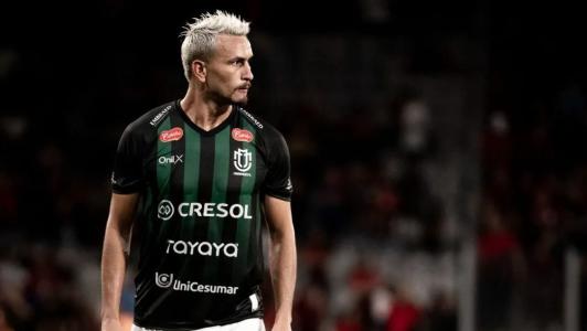 Léo Ceará em jogo do Maringá-PR