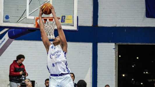 Wesley Sena em jogo do Cruzeiro contra Liga Sorocabana pela Liga Ouro