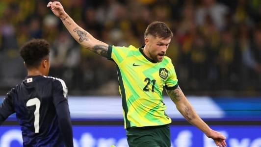 Cameron Burgess na partida entre Austrália e Japão pelas Eliminatórias asiáticas para a Copa de 2026