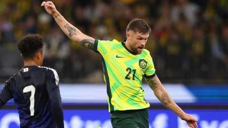 Cameron Burgess na partida entre Austrália e Japão pelas Eliminatórias asiáticas para a Copa de 2026