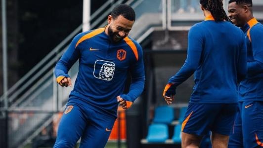 Memphis Depay em treino da Seleção Holandesa