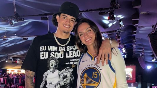 Gui Santos e Júlia Lawrenz na NBA House, em São Paulo