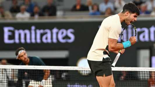 Alcaraz vence Musetti nas semifinais de Roland Garros 2025