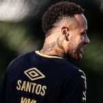 Com futuro indefinido, Neymar celebra vitória do Santos no Brasileirão