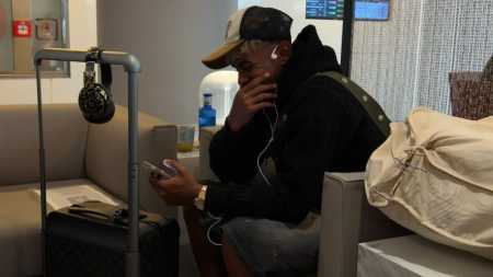 Lamine Yamal em aeroporto antes de chegar ao Brasil