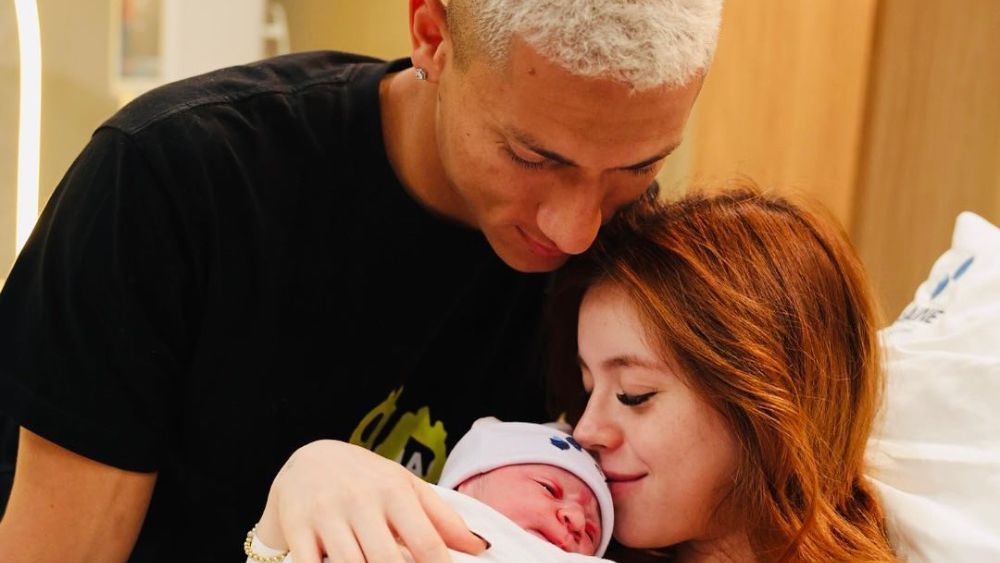Atacante da Seleção, Richarlison anuncia nascimento do primeiro filho