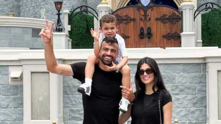 Fabrício Bruno, do Cruzeiro, e família curtem férias na Disney