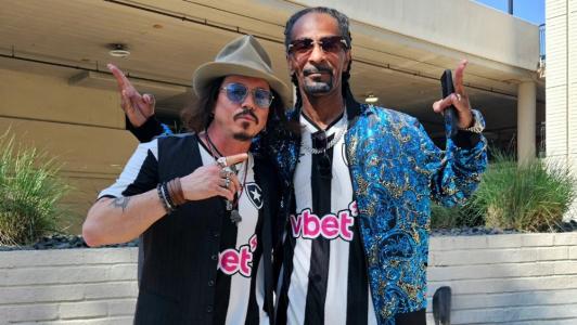 Sósias de Johnny Depp e Snoop Dogg assistem a jogo entre PSG e Botafogo