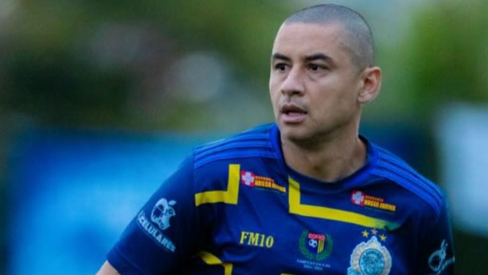 Prisão de árbitro marca estreia de Wellington Paulista em time de várzea em SP