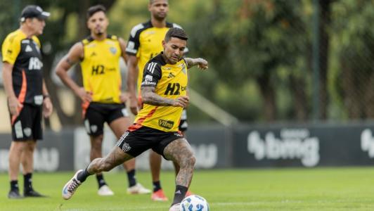 Dudu, Júnior Santos, Gabriel Menino e Cuca em treino do Atlético