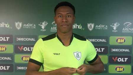 Goleiro Ítalo Brito é anunciado no América
