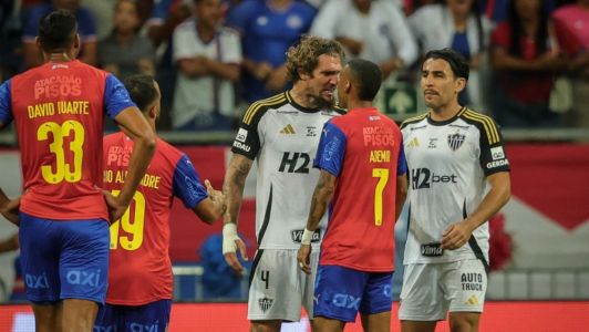 Lyanco e Ademir discutem durante jogo entre Atlético e Bahia