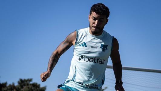 Lateral William em treino do Cruzeiro