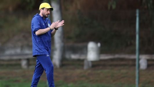 Arthur Elias em treino da Seleção Brasileira Feminina