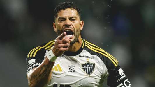 Hulk comemora gol pelo Atlético contra o Palmeiras
