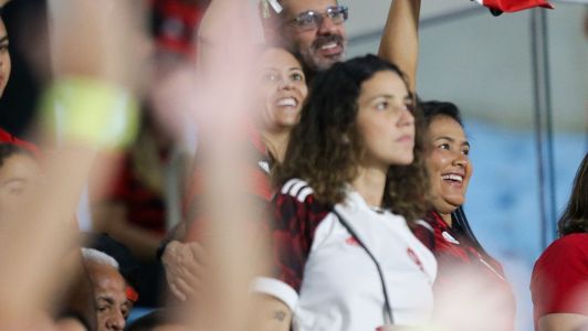 Torcedoras em jogo do Flamengo