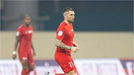 Daniel Bessa, com a camisa do Al Bataeh
