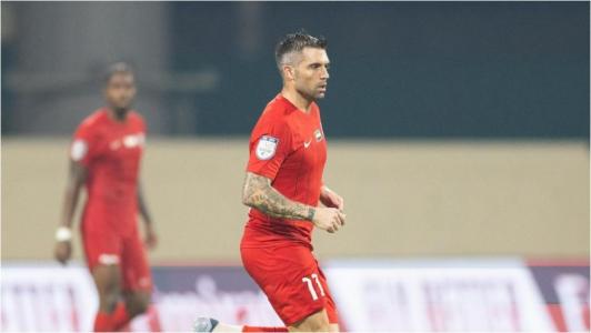 Daniel Bessa, com a camisa do Al Bataeh