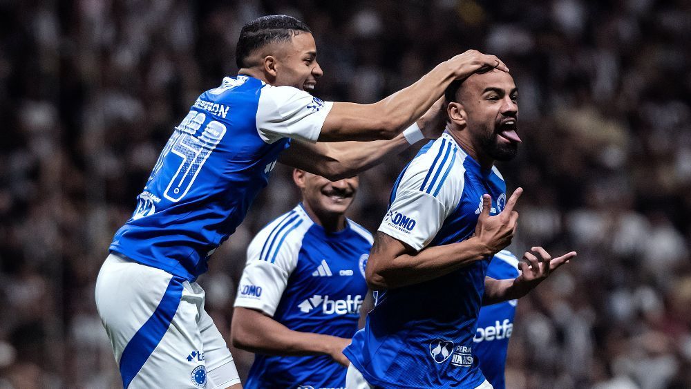 Ídolo do Cruzeiro revela que 'madrugou' para assistir vitória sobre Atlético na Arena MRV
