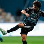 João Felix marca hat-trick, e Al Nassr goleia Al Taawon em estreia no Sauditão