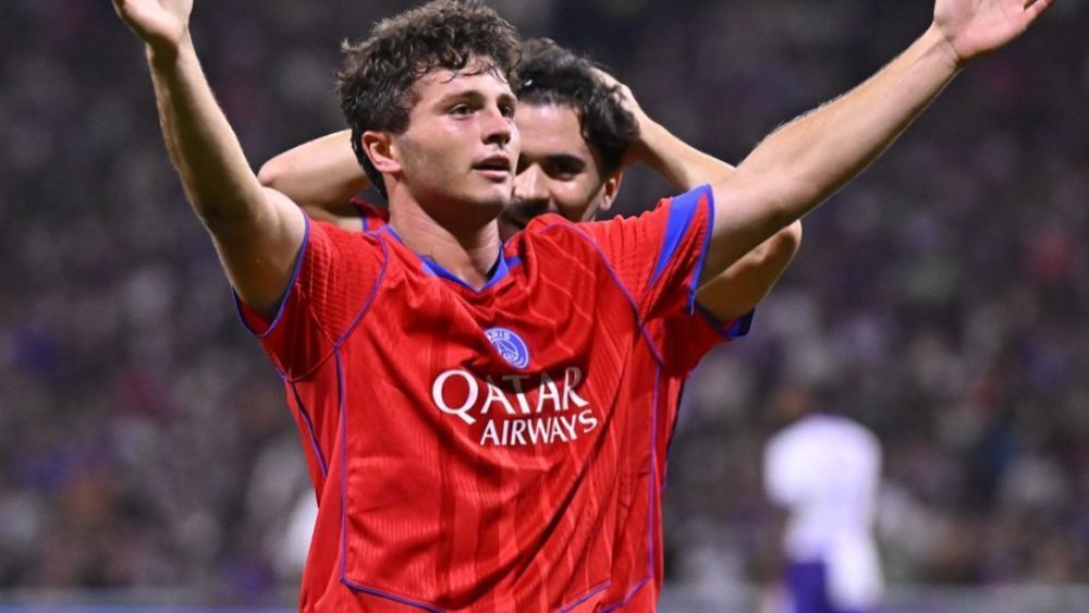 Volante faz 'hat-trick', e PSG goleia Toulouse em jogo de nove gols pela Ligue 1